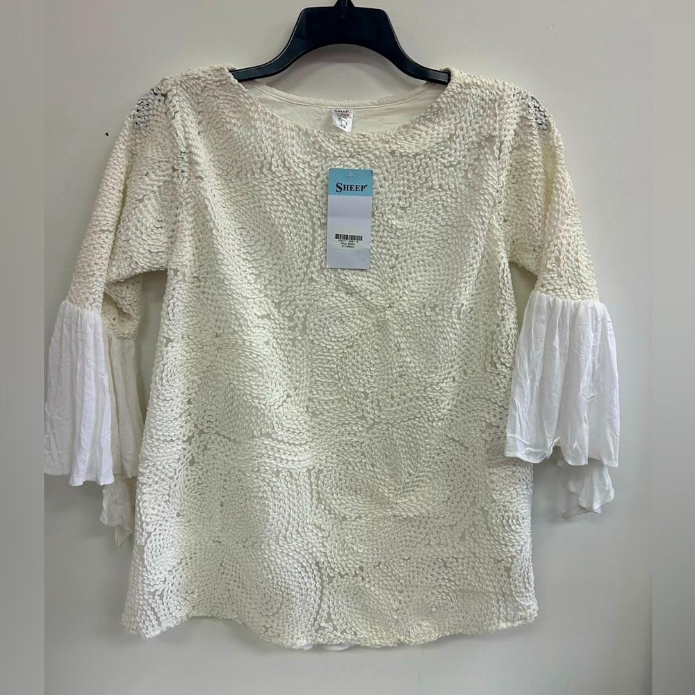 NWT LACE BLOUSE SHEEP TWO LAYERS AND RUFFLED SLEEVES IN CREAM COLOUR SIZE MEDIUM